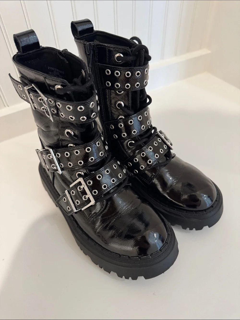 Zara chunky combat